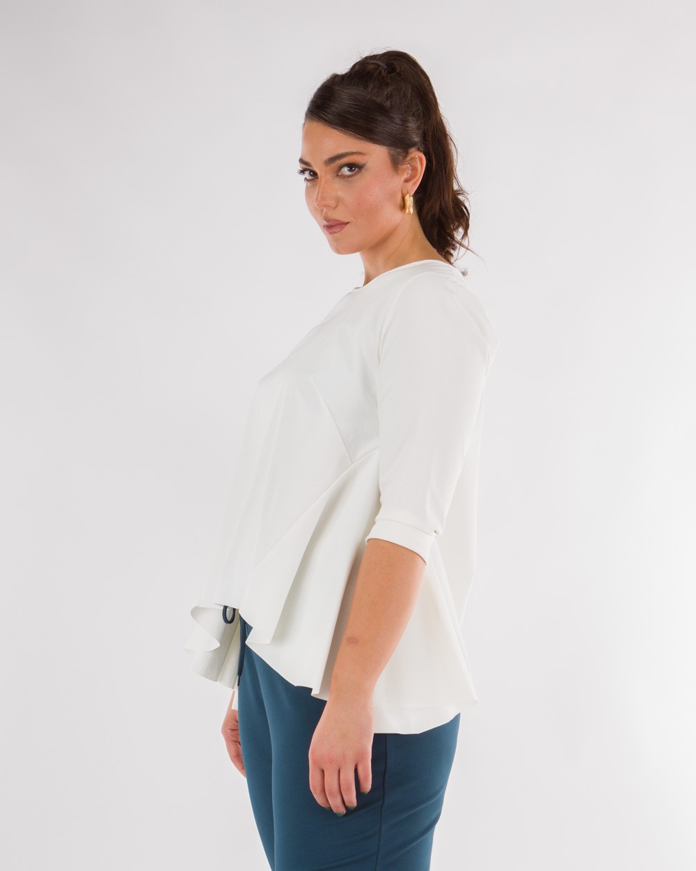 Blouza-Asymmetri-Me-Manikia-Τroakar-White-Bodyform-4