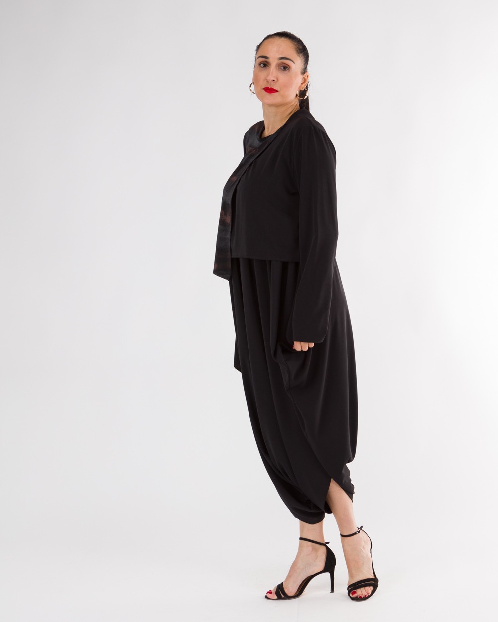 Olosomi-Forma-Elastiki-Asymmetri-Black-Bodyform-2