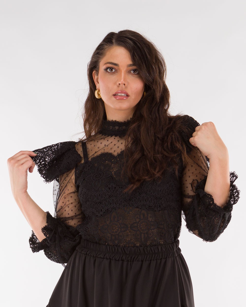 Blouza-Me-Leptomereies-Apo-Dantela-Black-Bodyform-1