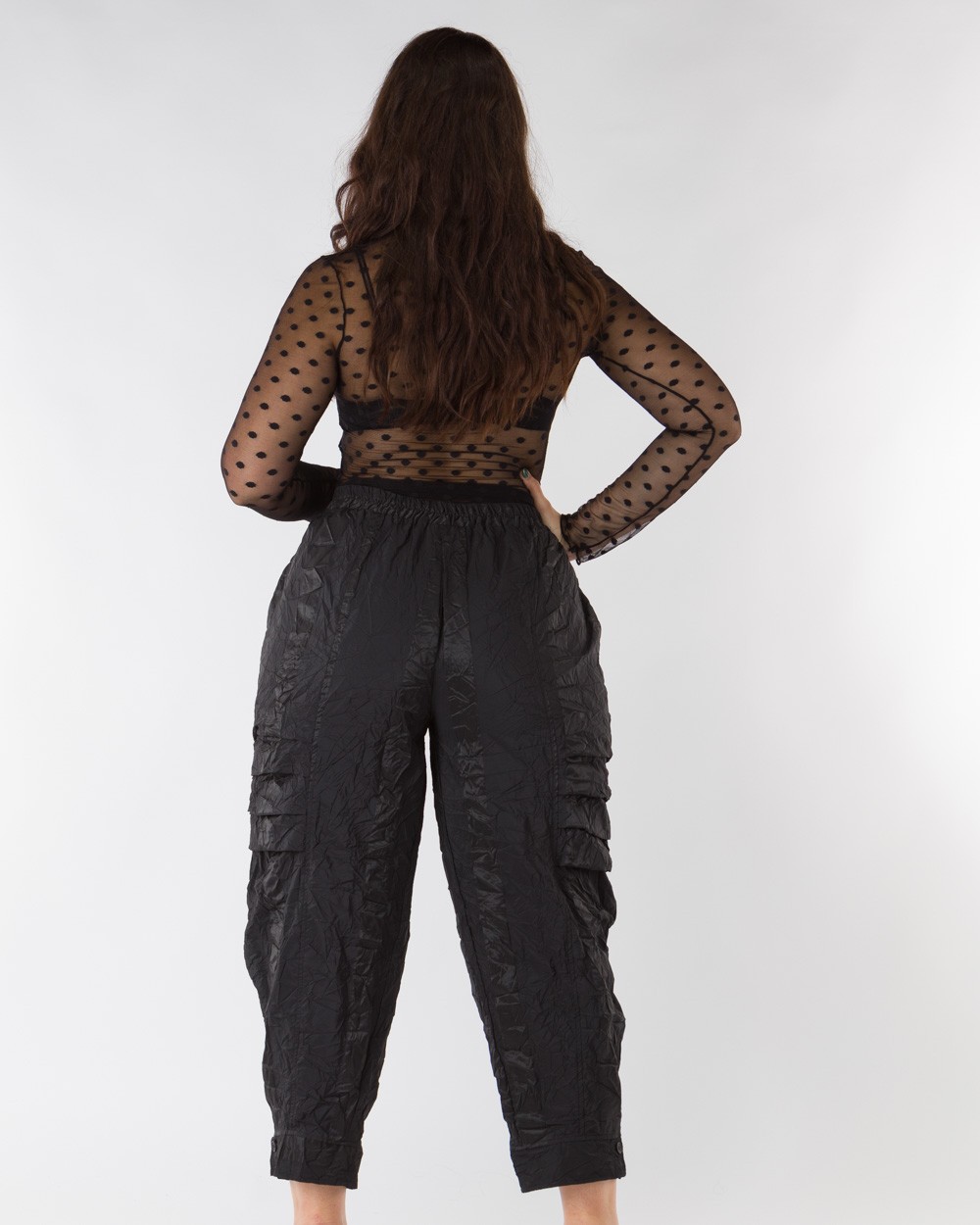 Panteloni-Typou-Parachute-Me-Opsi-Tsalakomenou-Mauro-Bodyform-5