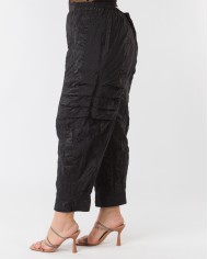 Panteloni-Typou-Parachute-Me-Opsi-Tsalakomenou-Mauro-Bodyform-4