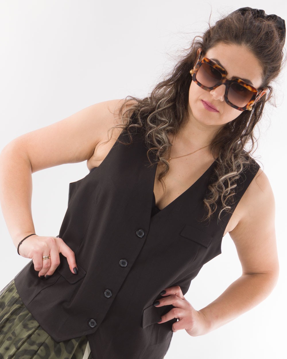 Gileko-Yfasmatino-Me-Diakosmitikes-Tsepes-Mauro-Bodyform-