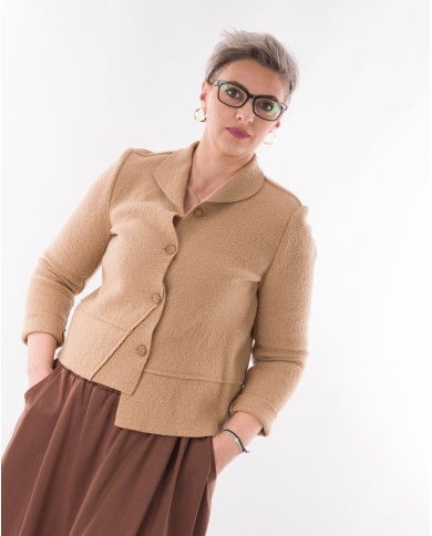 Sakaki-Asymmetro-Konto-Me-Giaka-Kamel-Bodyform-