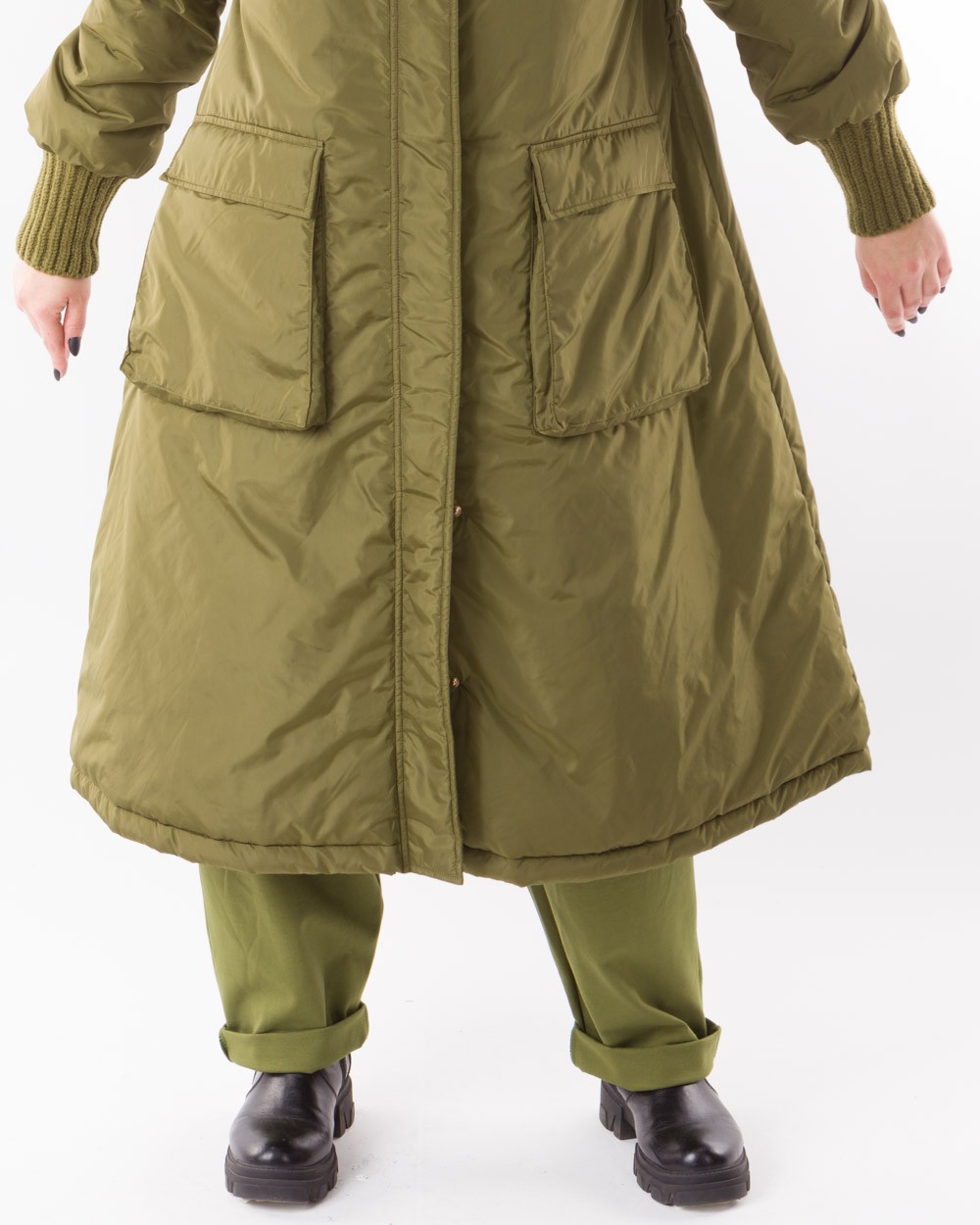 Boufan-Puffer-Monochromo-Se-Alfa-Grammi-Ladi-Bodyform-5
