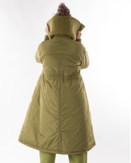 Boufan-Puffer-Monochromo-Se-Alfa-Grammi-Ladi-Bodyform-4