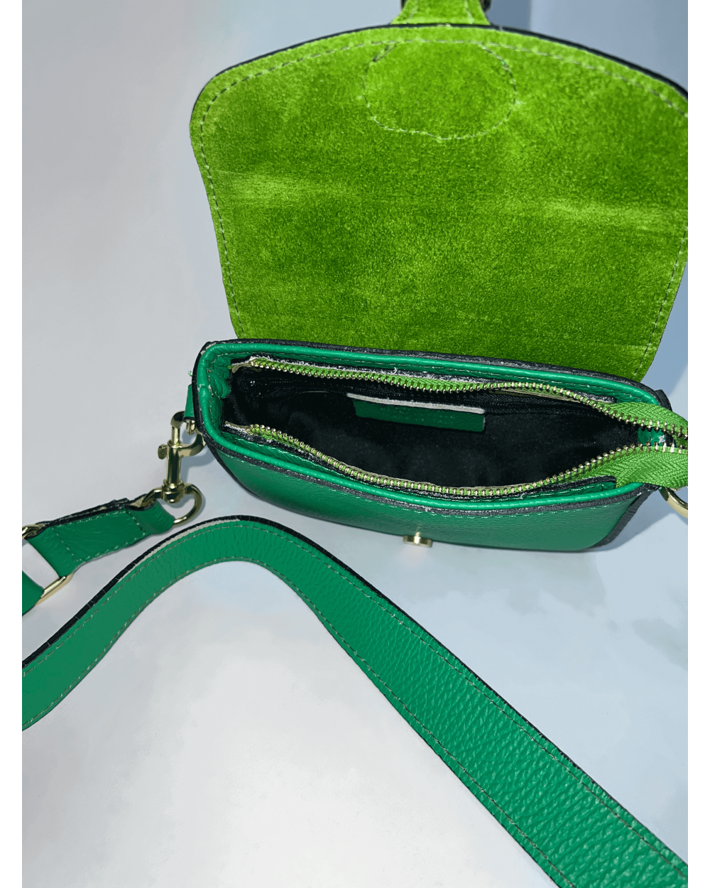 Dermatini-Tsanta-Mikri-Me-Koumpi-prasino-bodyform-3