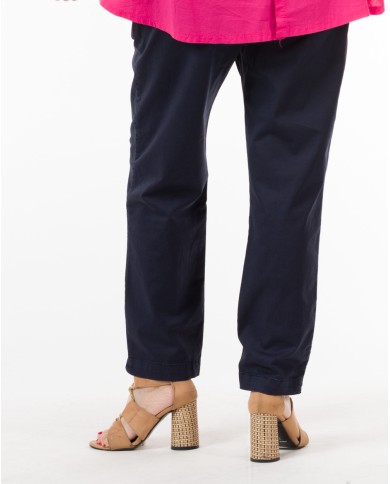 Panteloni- se -isia- grammi -me -fermouar- kai -koumpi- Ble- Bodyform-2-7372