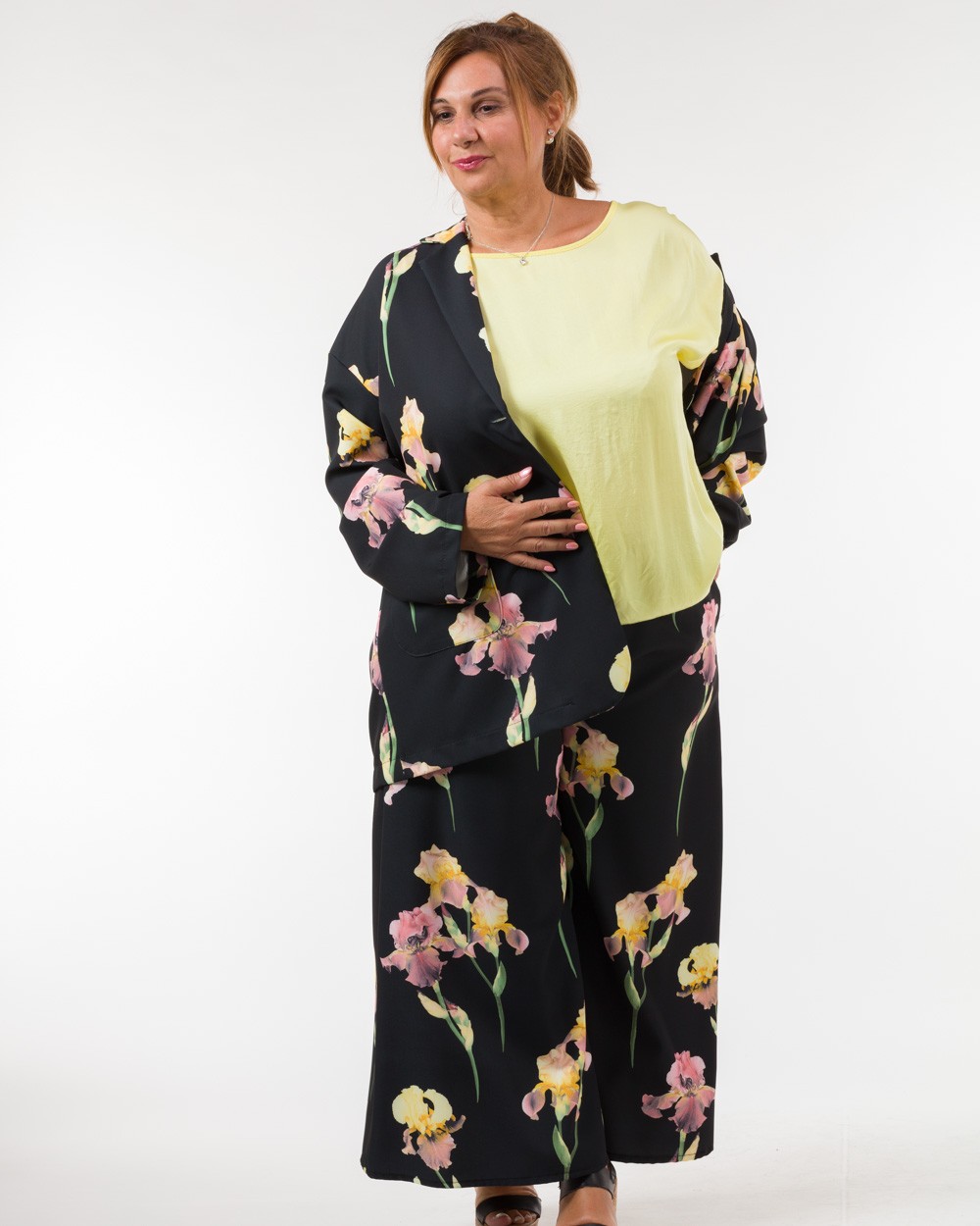 Sakaki- floral- me- tsepes -bodyform-1-22522