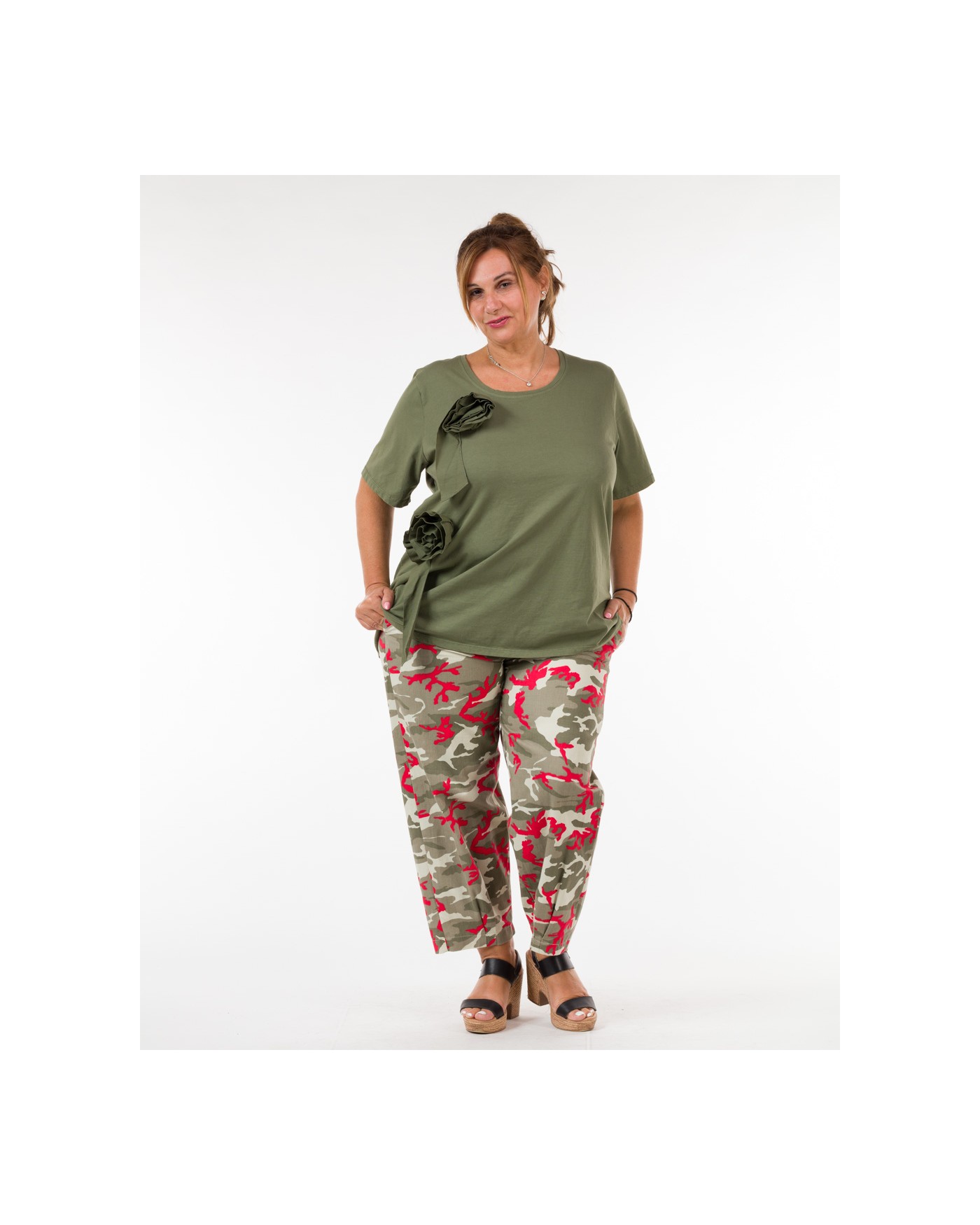 7303-Blouza- me- diakosmitika- louloudia- chaki- Bodyform