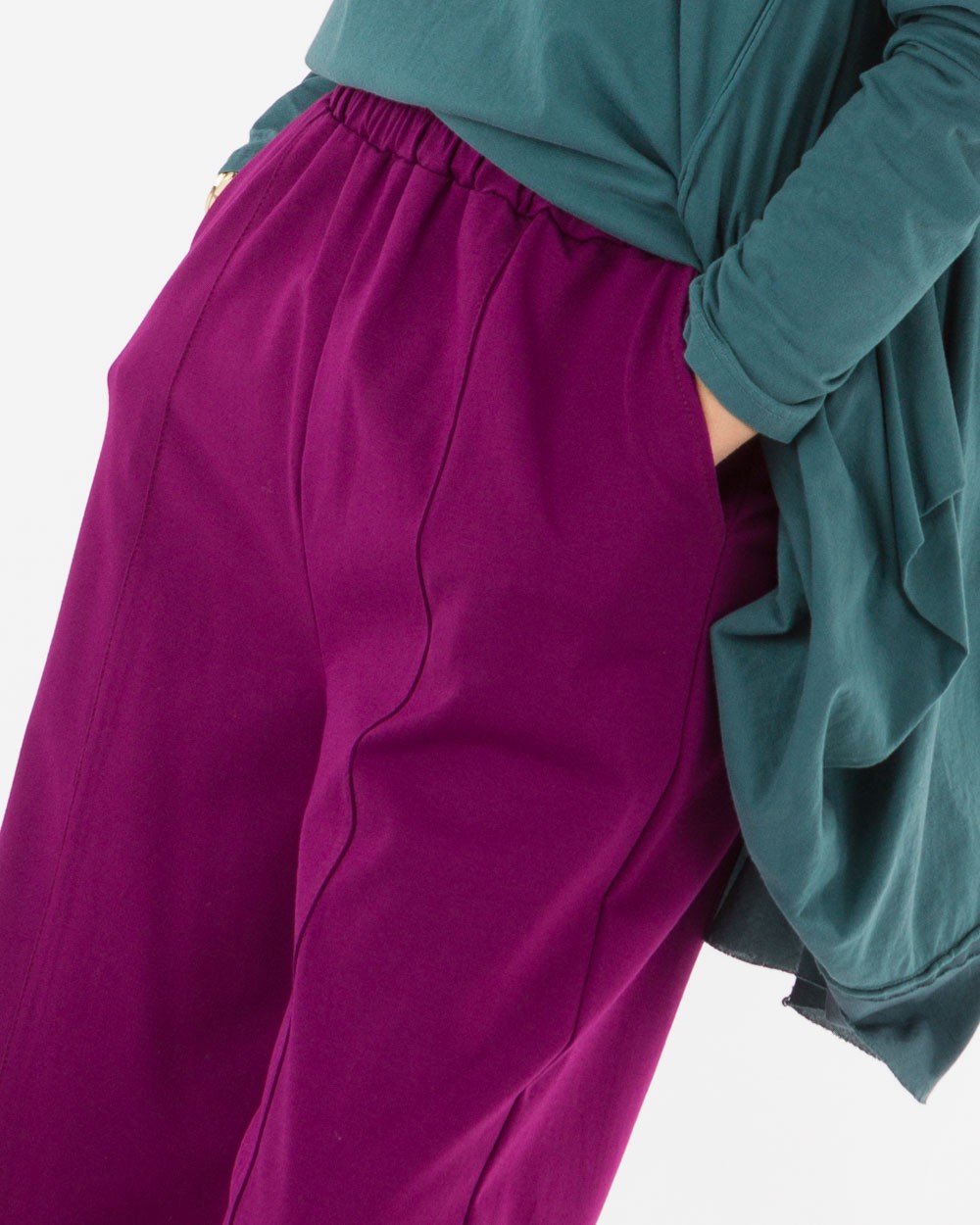 Pantelona-Elastiki-Monochromi-Me-Kathetes-Rafes-Mov-Boddyform-2