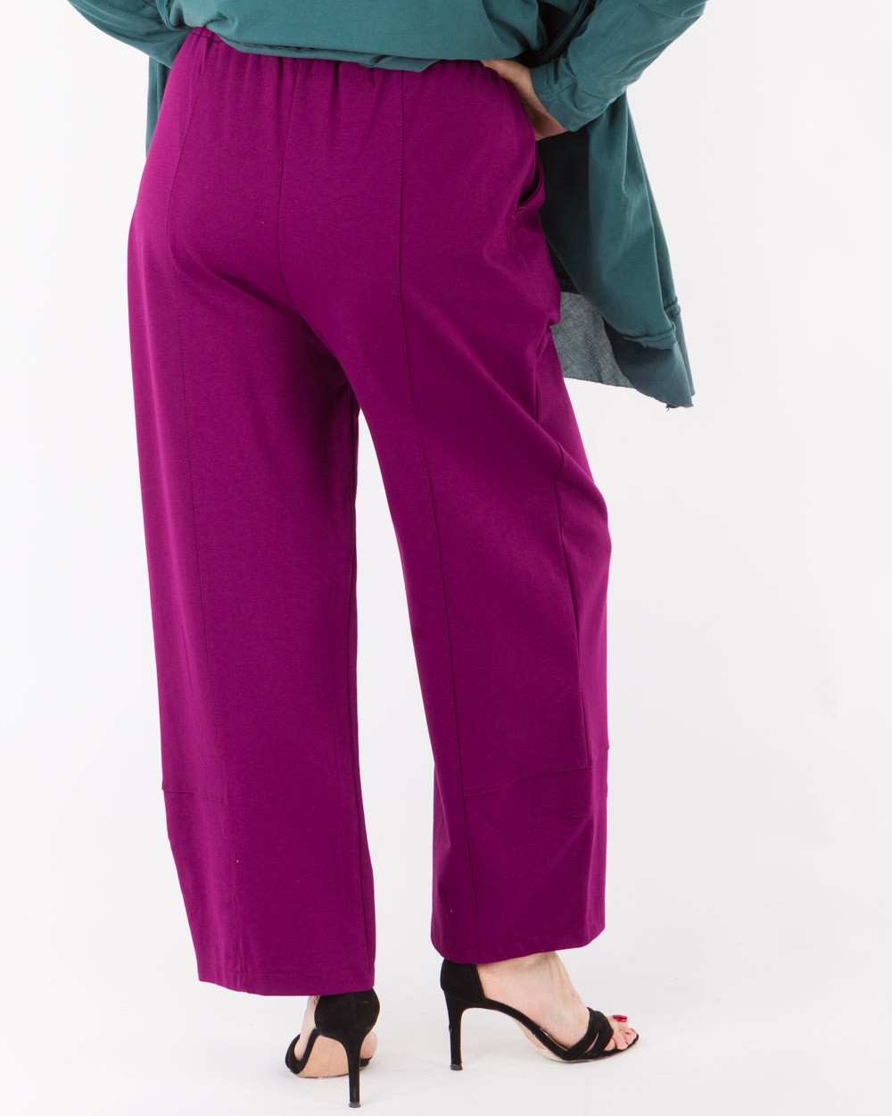 Pantelona-Elastiki-Monochromi-Me-Kathetes-Rafes-Mov-Boddyform-3