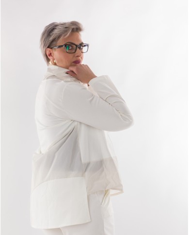 Μπλούζα Με Συνδυασμό Υφασμάτων Και Λαιμουδιά