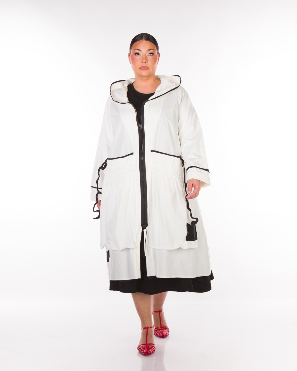 Καπαρντίνα Με Συνδυασμό Υφασμάτων Και Ιδιαίτερο Σχέδιο