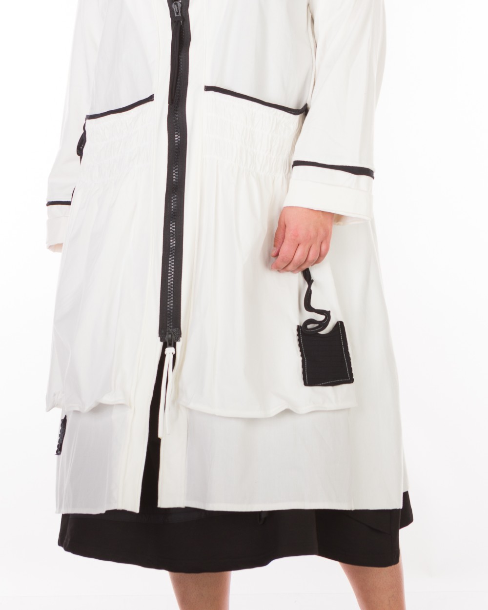 Καπαρντίνα Με Συνδυασμό Υφασμάτων Και Ιδιαίτερο Σχέδιο