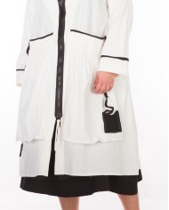 Καπαρντίνα Με Συνδυασμό Υφασμάτων Και Ιδιαίτερο Σχέδιο