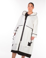 Καπαρντίνα Με Συνδυασμό Υφασμάτων Και Ιδιαίτερο Σχέδιο