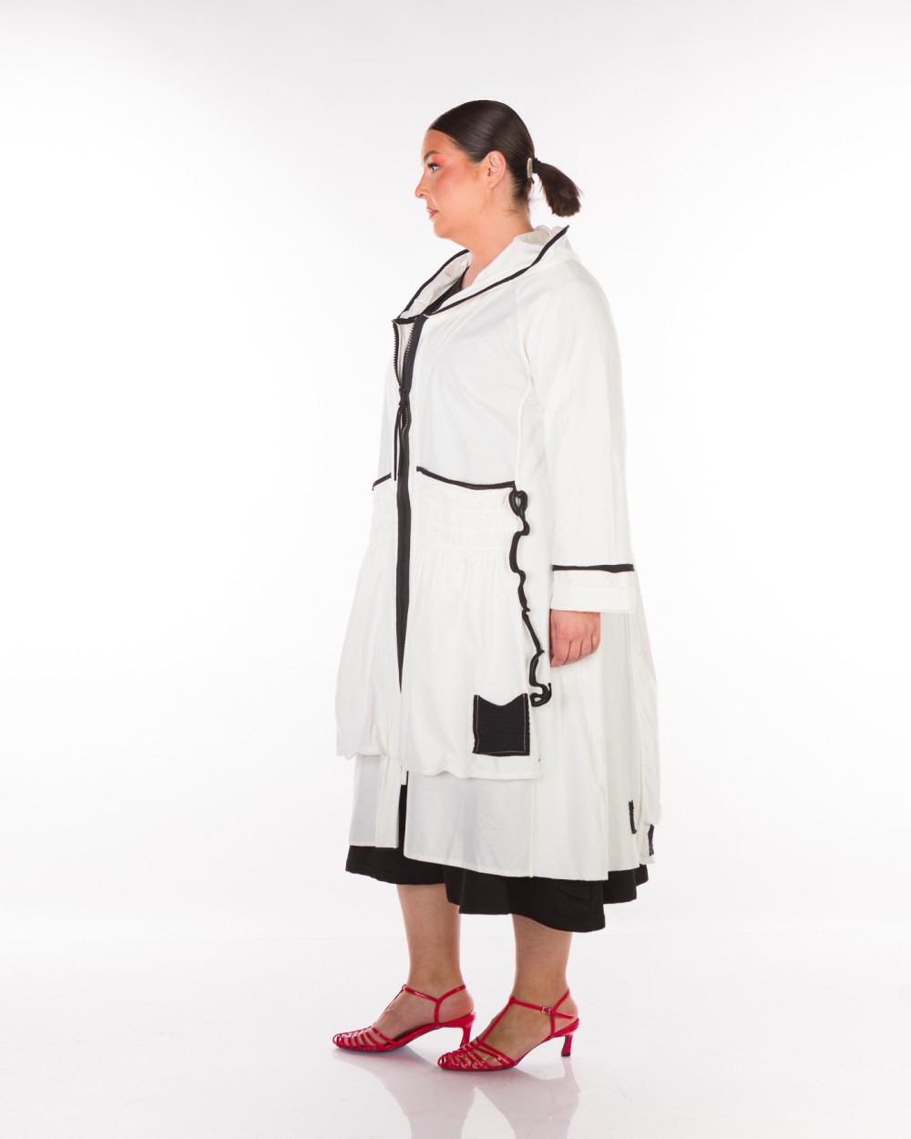 Καπαρντίνα Με Συνδυασμό Υφασμάτων Και Ιδιαίτερο Σχέδιο