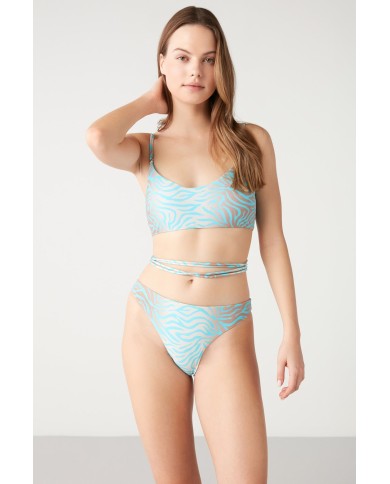 Ακαταμάχητη Θηλυκότητα