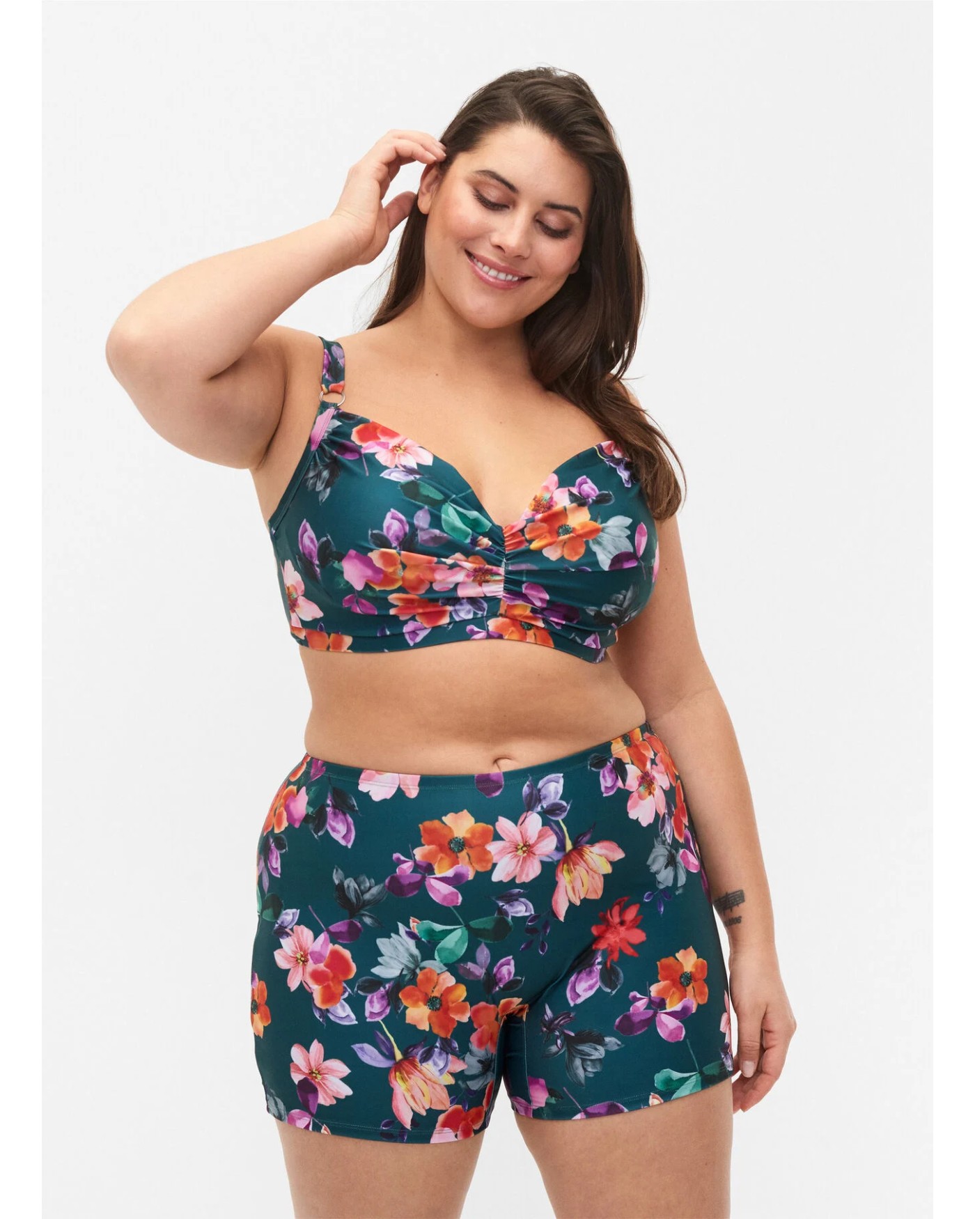 Σορτς μαγιό με λουλούδια