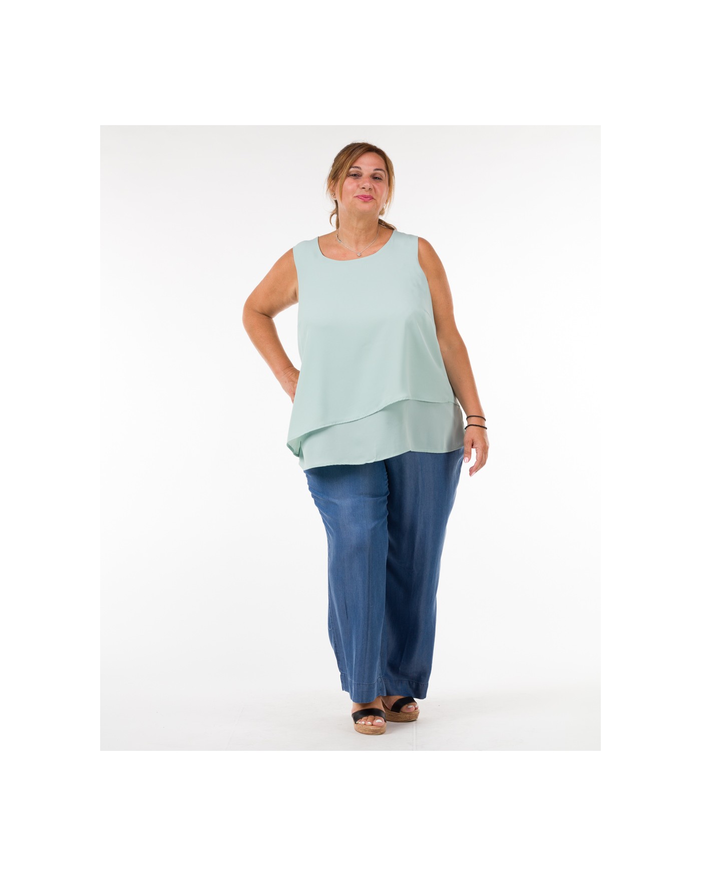 Μπλούζα Με Κούμπωμα Πίσω Και Σκίσιμο